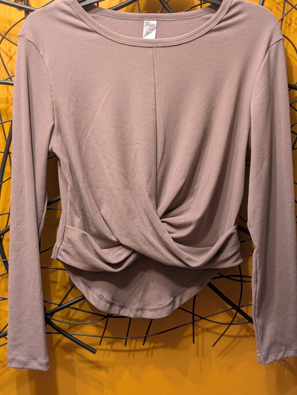 Vogo Women’s Ribbed Twist-Front Long Sleeve Top – Mauve / Taupe (Size Small)